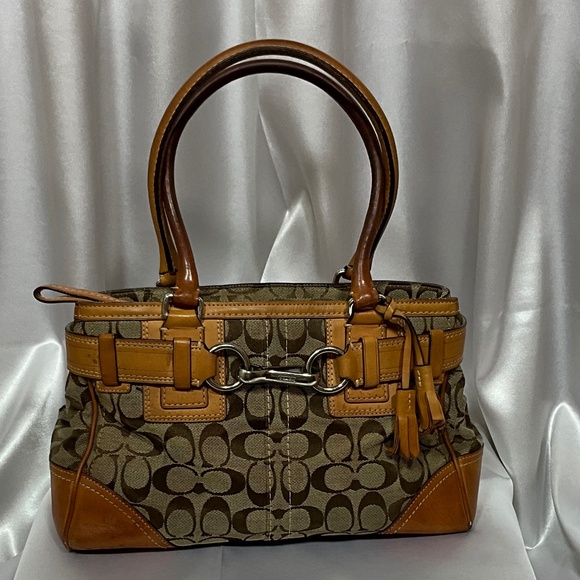 Coach cream/brown  signature print with silver clip detail 26-Hf - Picture 1 of 13
